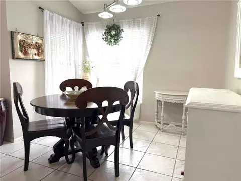 Dining - 908 45th St E, Bradenton, FL 34208 photo 2 of 2