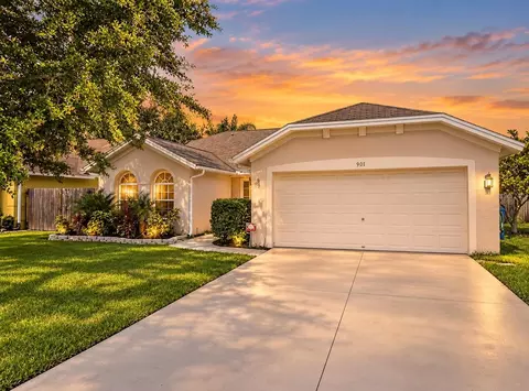 908 45th St E, Bradenton, FL 34208