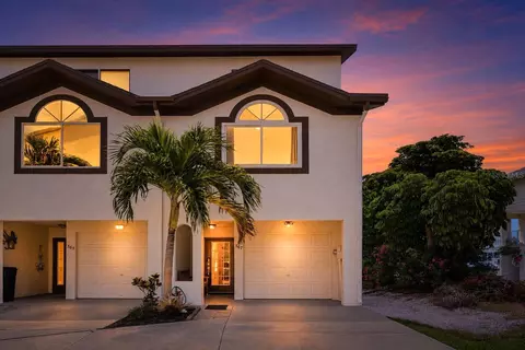 367 Madeira Cir, Tierra Verde, FL 33715