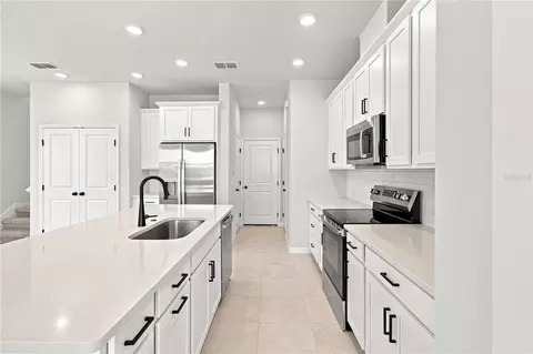 Kitchen - 5600 Coopers Hawk Ct, Saint Cloud, FL 34772 photo 4 of 5