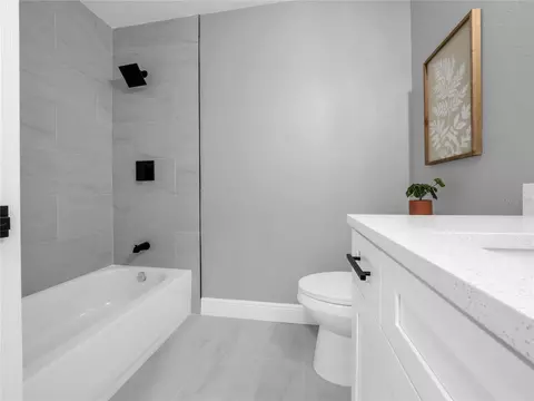 Bath - 5213 Colfax Pl, Seffner, FL 33584 photo 4 of 5