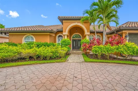 7888 Bayou Club Blvd, Seminole, FL 33777