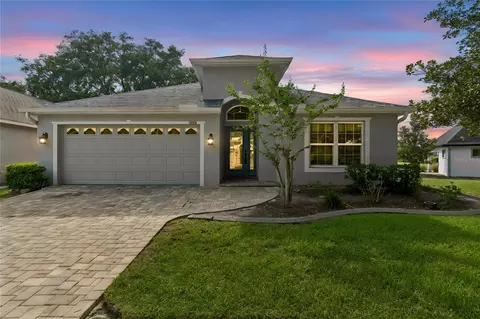 18868 Maisons Dr, Lutz, FL 33558