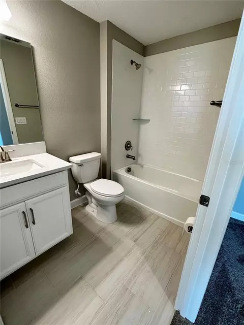 Bath - 5309 Kelper Hook Ct, Wimauma, FL 33598 photo 4 of 6