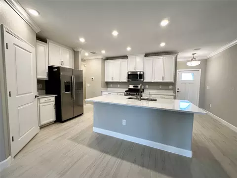 Kitchen - 5309 Kelper Hook Ct, Wimauma, FL 33598 photo 2 of 6