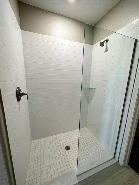 Bath - 5309 Kelper Hook Ct, Wimauma, FL 33598 photo 3 of 6