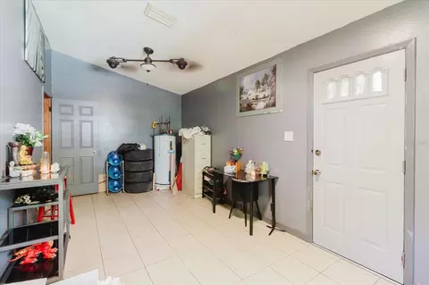 Entry Way - 11109 Sumner Rd, Wimauma, FL 33598 photo 2 of 5