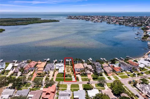 6527 Bayou Grande Blvd NE, Saint Petersburg, FL 33702