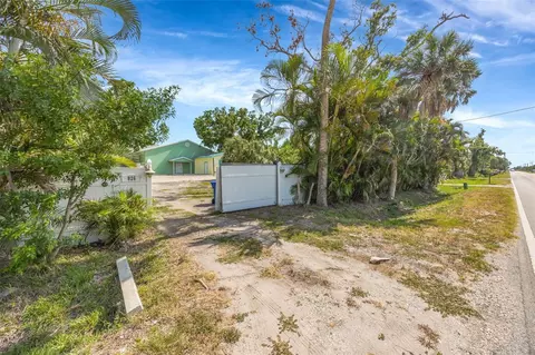 826 W Shell Point St, Ruskin, FL 33570