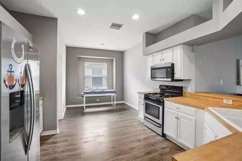 Kitchen - 6111 Gannetside Pl, Lithia, FL 33547 photo 3 of 3