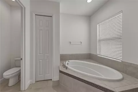 Bath - 5904 Shell Ridge Dr, Lithia, FL 33547 photo 7 of 15
