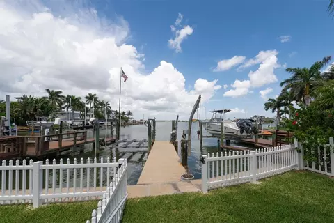 303 Bath Club Blvd N, North Redington Beach, FL 33708