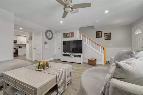 Entry Way - 802 Mindy Ct #802, Largo, FL 33771 photo 1 of 1