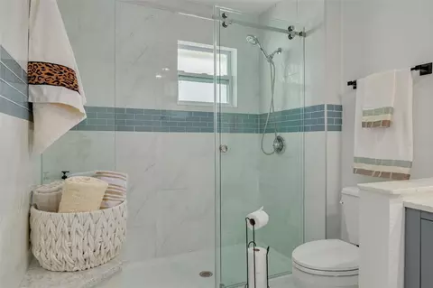 Bath - 802 Mindy Ct #802, Largo, FL 33771 photo 2 of 2