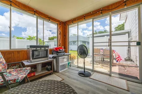 Exterior - 802 Mindy Ct #802, Largo, FL 33771 photo 5 of 8