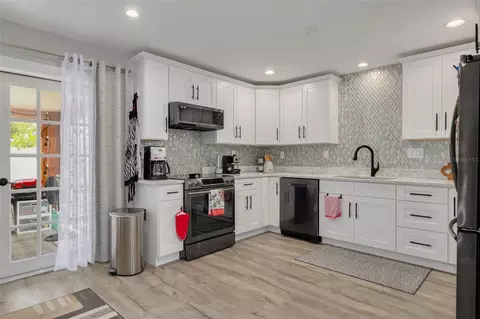 Kitchen - 802 Mindy Ct #802, Largo, FL 33771 photo 1 of 2