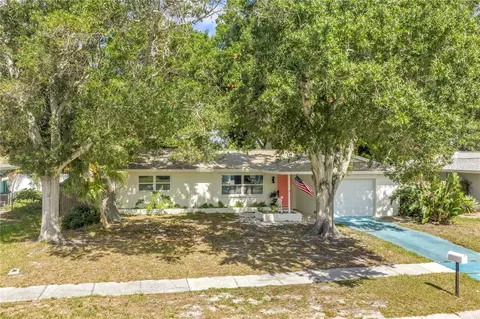 11478 Imperial Grove Dr E, Largo, FL 33774