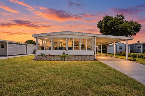 5301 Flint St, Zephyrhills, FL 33542