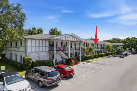100 Glennes Ln #204, Dunedin, FL 34698