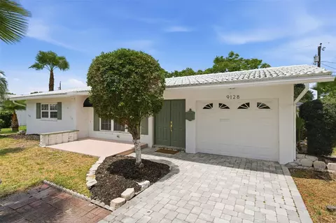 9128 142nd St, Seminole, FL 33776