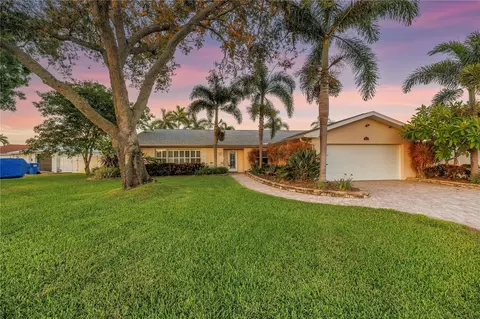 1820 Tanglewood Dr NE, Saint Petersburg, FL 33702