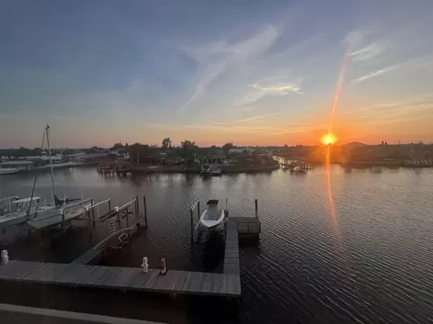 6432 Sunset Bay Cir, Apollo Beach, FL 33572