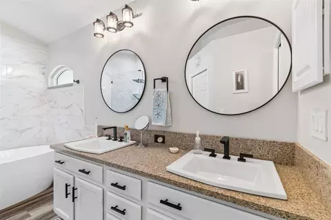 Bath - 11129 Bridgecreek Dr, Riverview, FL 33569 photo 4 of 9