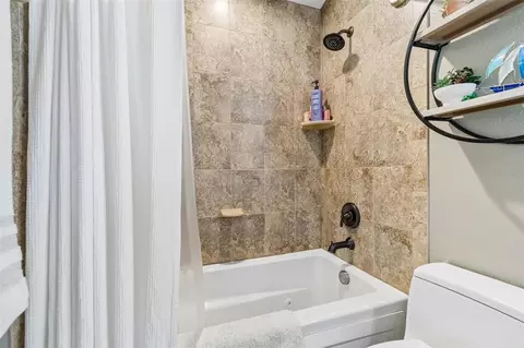 Bath - 11129 Bridgecreek Dr, Riverview, FL 33569 photo 3 of 9