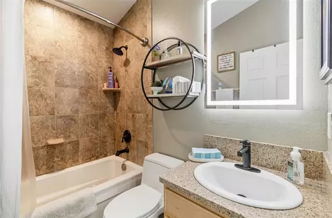 Bath - 11129 Bridgecreek Dr, Riverview, FL 33569 photo 2 of 9