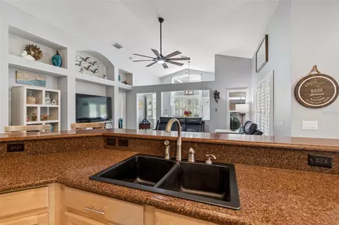 Kitchen - 11129 Bridgecreek Dr, Riverview, FL 33569 photo 3 of 7