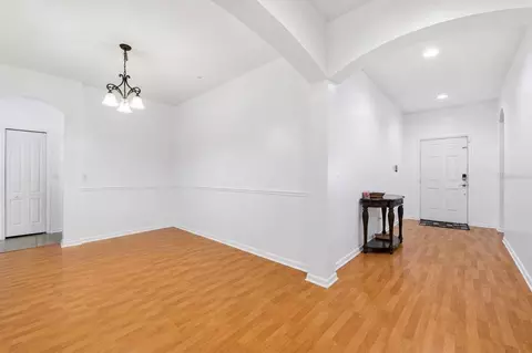 Entry Way - 704 Parsons Pointe St, Seffner, FL 33584 photo 2 of 3