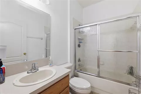 Bath - 704 Parsons Pointe St, Seffner, FL 33584 photo 2 of 2