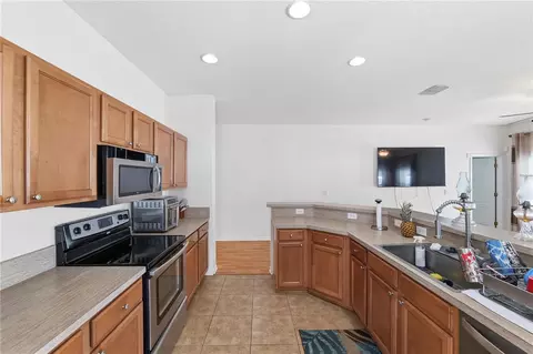 Kitchen - 704 Parsons Pointe St, Seffner, FL 33584 photo 1 of 3