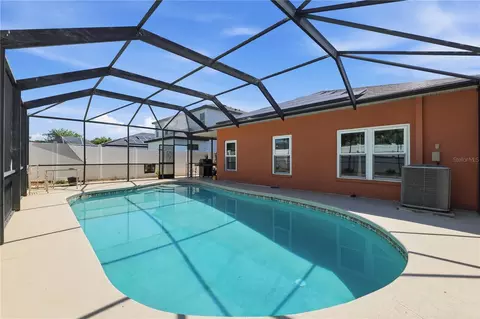 Exterior - 704 Parsons Pointe St, Seffner, FL 33584 photo 8 of 9
