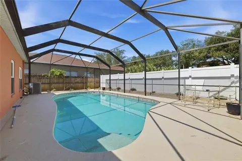Exterior - 704 Parsons Pointe St, Seffner, FL 33584 photo 5 of 9