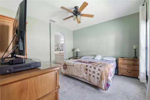 Bedroom - 704 Parsons Pointe St, Seffner, FL 33584 photo 2 of 3