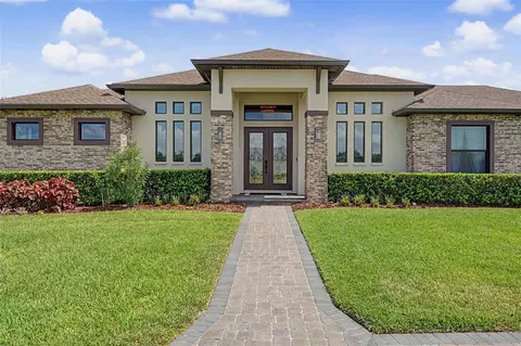 218 Hawk Talon Dr, Lithia, FL 33547