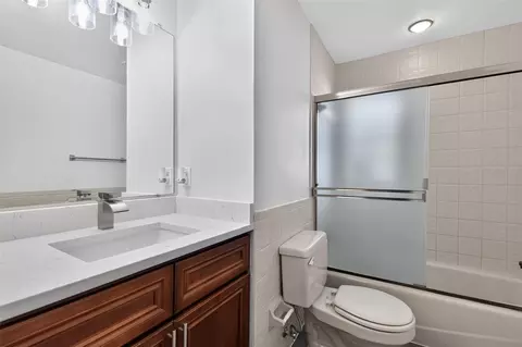 Bath - 1856 Jackson Ave, Melbourne, FL 32935 photo 2 of 2