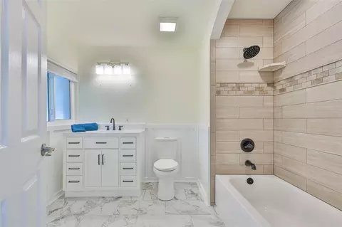 Bath - 10922 Park Dr, Riverview, FL 33569 photo 1 of 3