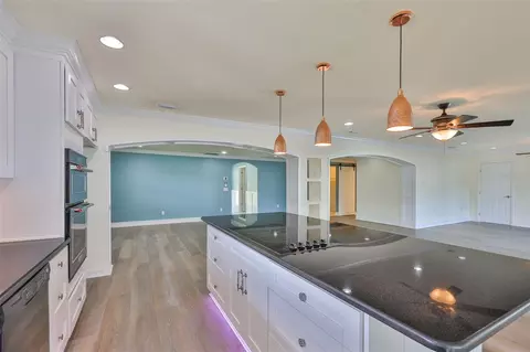 Kitchen - 10922 Park Dr, Riverview, FL 33569 photo 5 of 7
