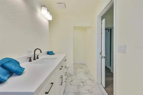 Bath - 10922 Park Dr, Riverview, FL 33569 photo 3 of 3