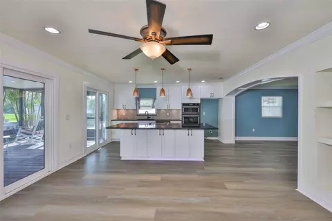 Kitchen - 10922 Park Dr, Riverview, FL 33569 photo 2 of 7