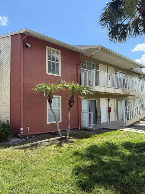 220 Lake Parsons Grn #205, Brandon, FL 33511