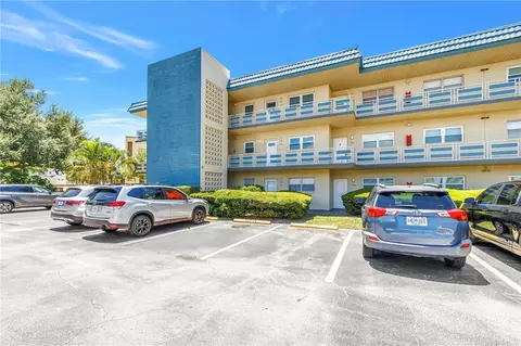 5750 80th St N #D107, Saint Petersburg, FL 33709
