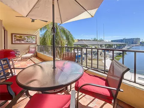 1750 Harbor Pl S #104, South Pasadena, FL 33707