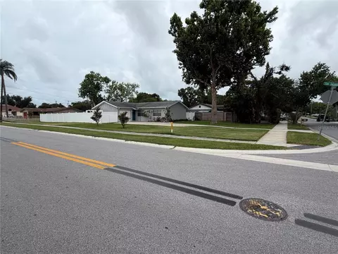 820 San Salvador Dr, Dunedin, FL 34698