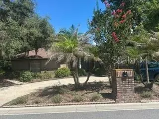 2702 Clubhouse Dr, Plant City, FL 33566