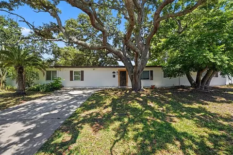 217 Garden Cir, Belleair, FL 33756