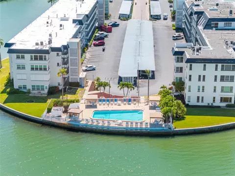 5940 30th Ave S #301, Gulfport, FL 33707