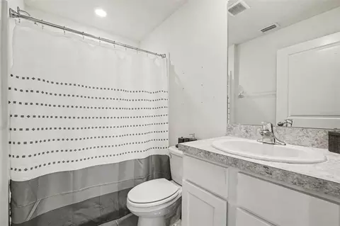 Bath - 10213 Cloudburst Ct, Riverview, FL 33578 photo 1 of 2